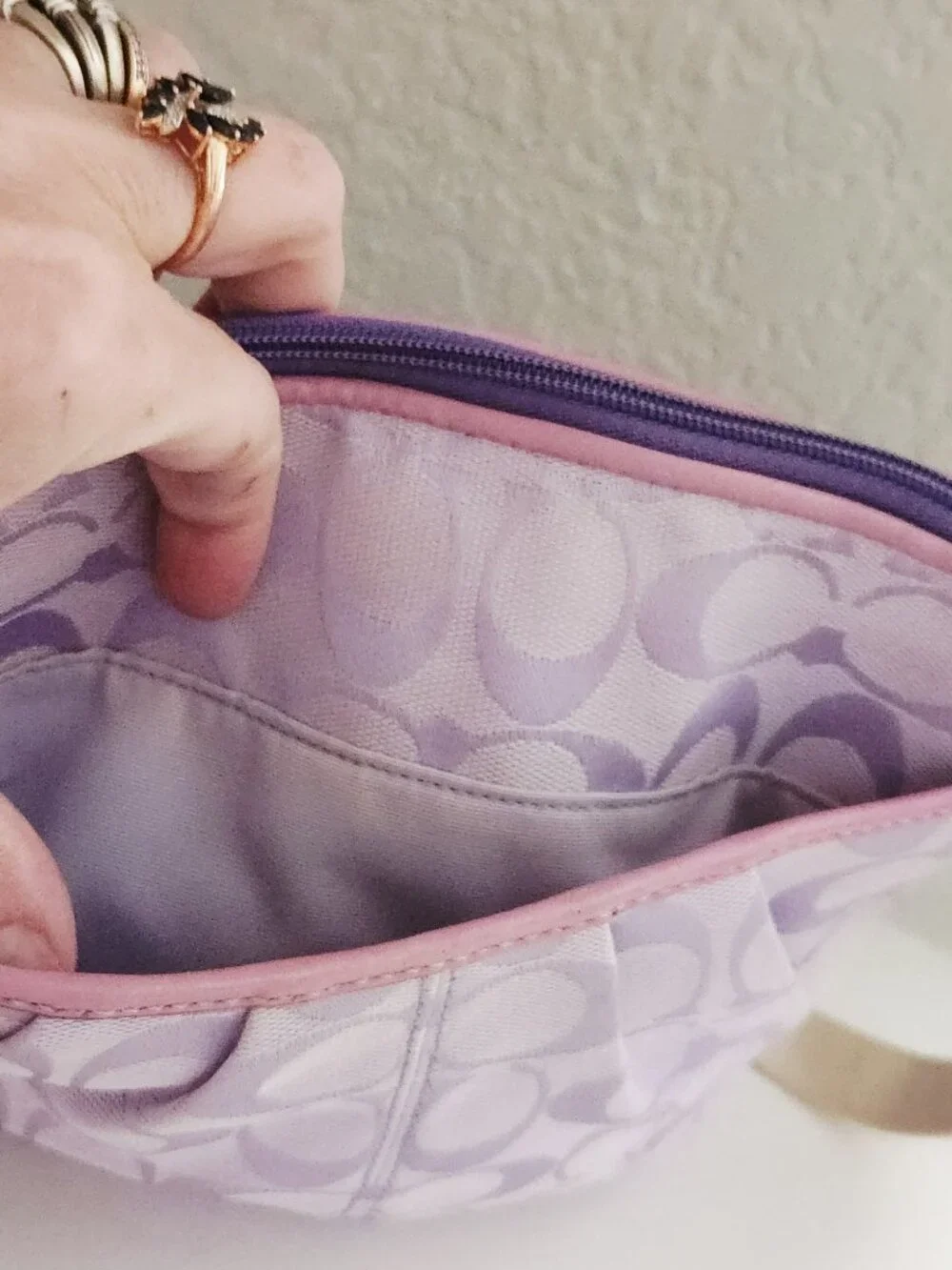 Euc Vintage  Coach Madison Signature C's Lavendar Crossbody Bag